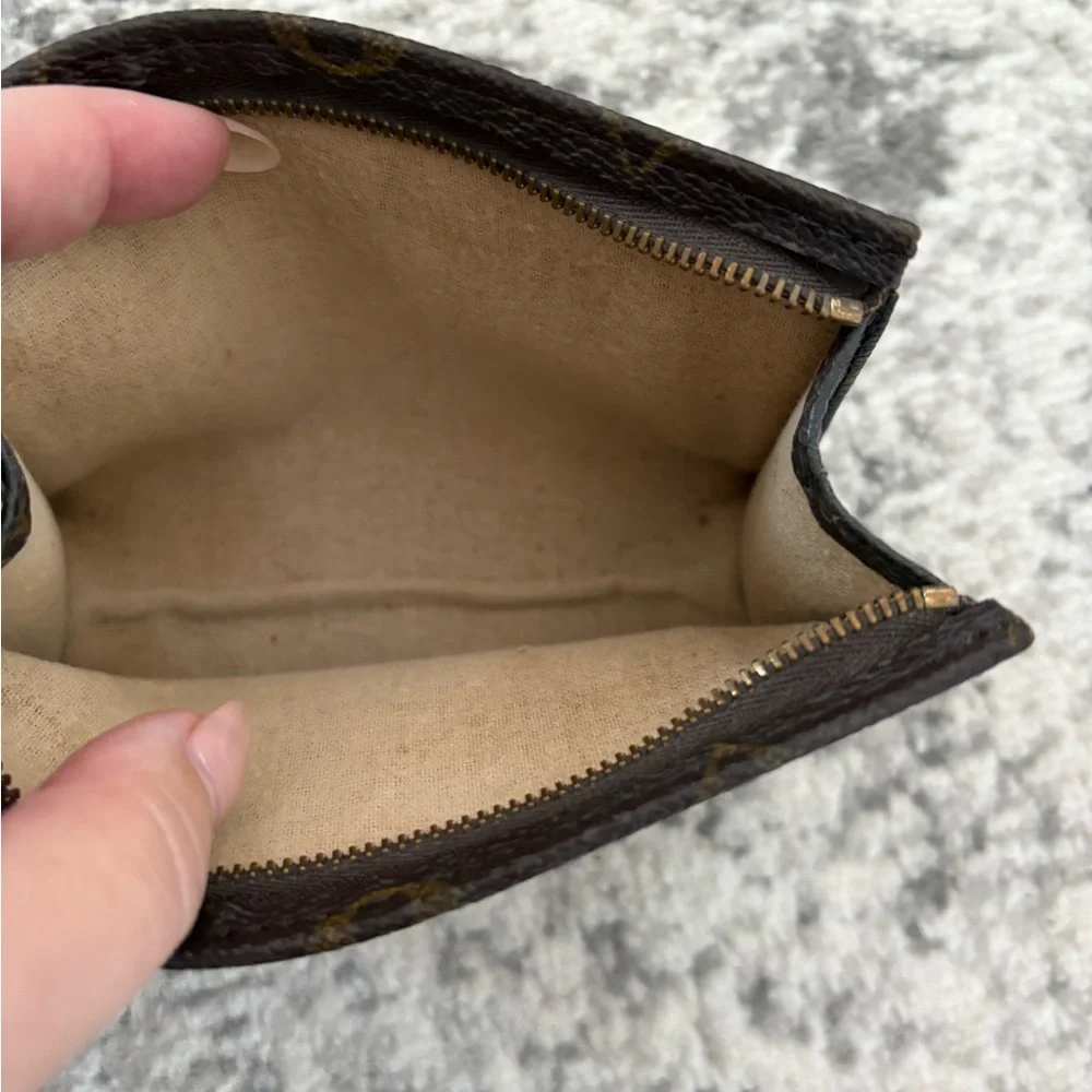 LV toiletry 15 - Picture 5 of 9